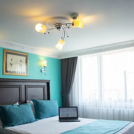 Tulip House Hotell 3*