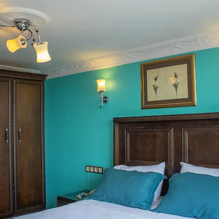 Hotell Tulip House 3*