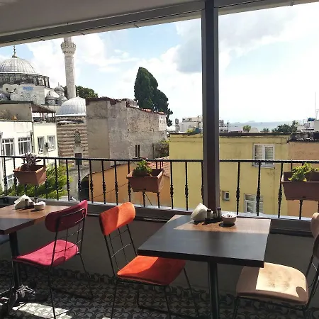 Hotell Tulip House 3*